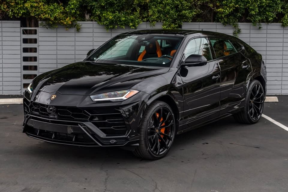 Lamborghini Urus Black on Black — The Luxury SUV That Means Business