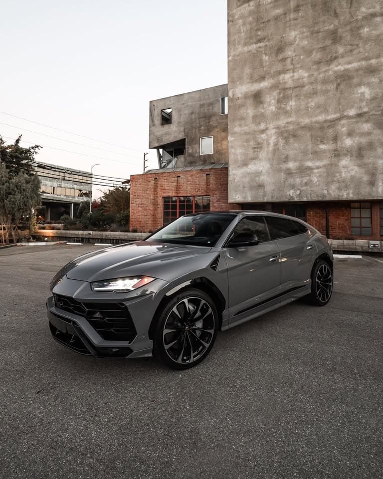 Lamborghini Urus Gris — L'Expérience Lamborghini Accessible